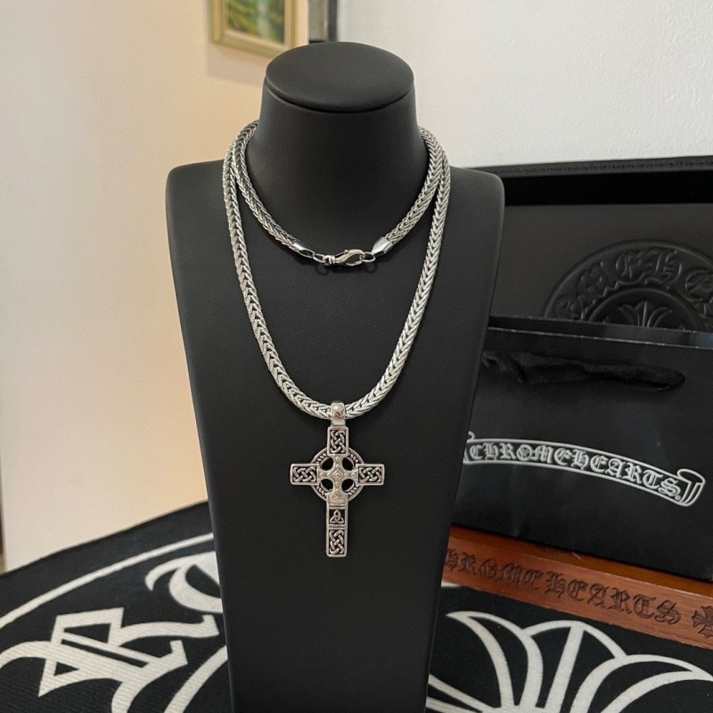 Ch*0me He**ts necklaces
